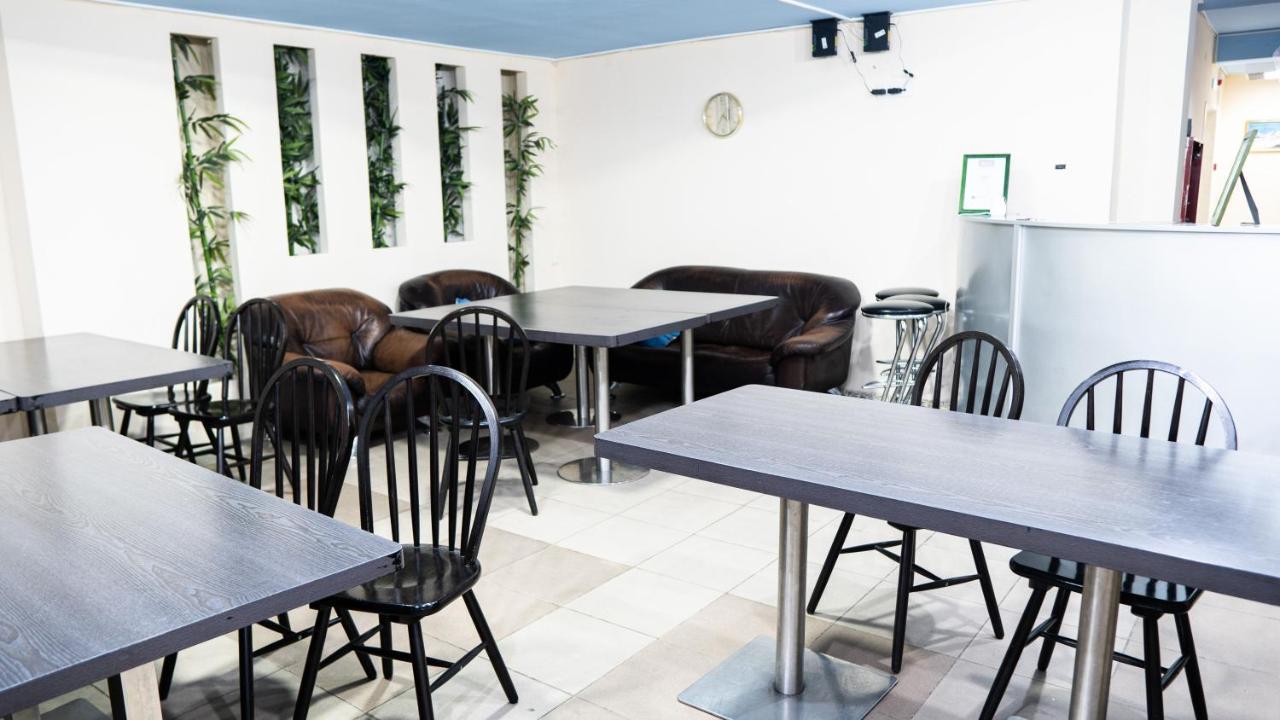 Fox Hostel Almaty Esterno foto